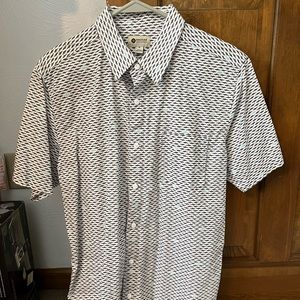 Medium Haggar Men’s short sleeve shirt.